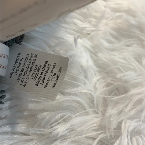 Woman’s LC Crinkle woven wrap scarf in grey - Picture 3 of 6